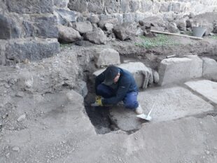 Պեղումներ՝ Լոռի բերդի տարածքում․ հայտնաբերվել է միջնադարյան ճանապարհ և արքայական բաղնիքի նոր հատվածներ