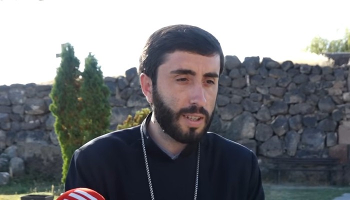 Տեր Արամ VS Ստեփան Ասատրյան․ արժեքների ու սեփական ցանկությունների պայքարը՝ ֆոտոշարքով Տեր Արամ VS Ստեփան Ասատրյան․ արժեքների ու սեփական ցանկությունների պայքարը՝ ֆոտոշարքով