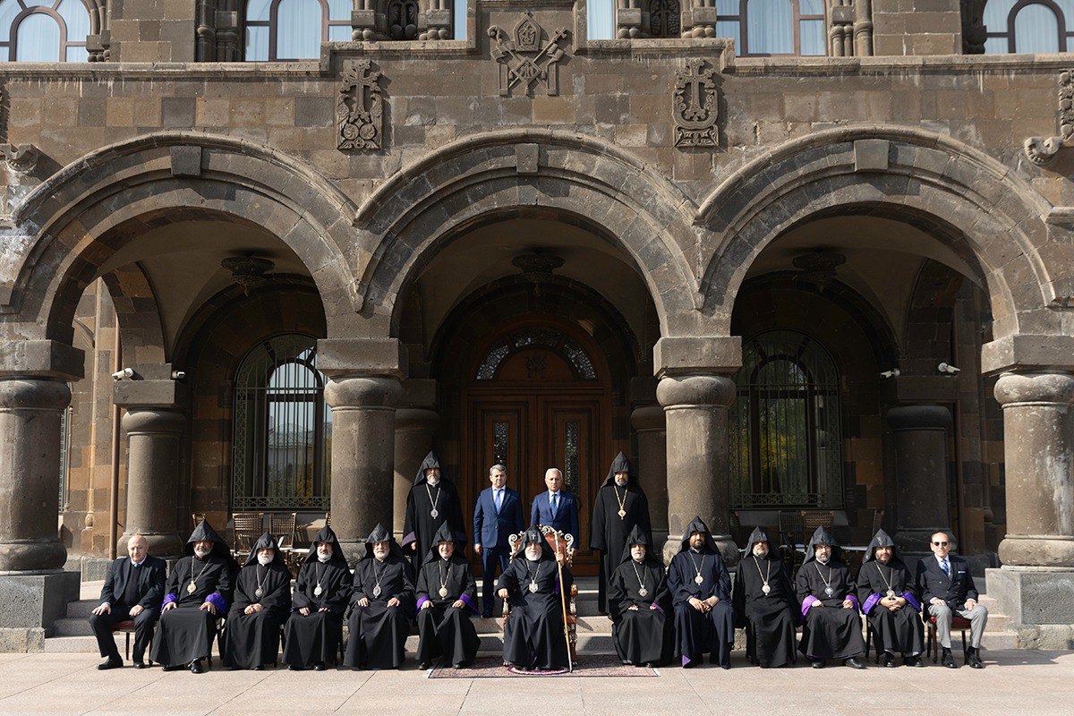 Верховный Духовный Совет решительно осудил вопиющие незаконные посягательства и притеснения прав Церкви и духовенства: заявление Верховный Духовный Совет решительно осудил вопиющие незаконные посягательства и притеснения прав Церкви и духовенства: заявление