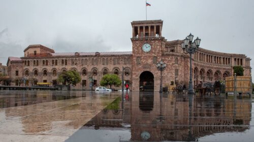 По мнению 51,8% респондентов, власти Армении проводят неправильную внешнюю политику, а 62,7% — неправильную внутреннюю: опрос