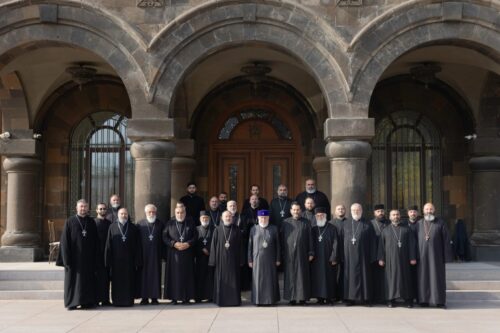 Его Святейшество принял предстоятеля Котайкской епархии епископа Аракела Карамяна и других священнослужителей епархии