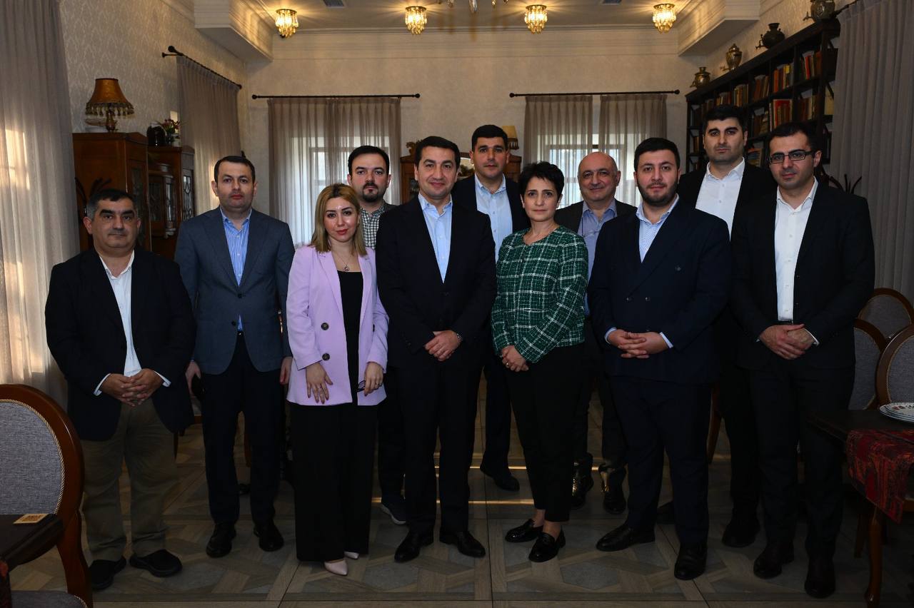 Բաքվում հայ փորձագետները հանդիպել են Հաջիևի հետ Բաքվում հայ փորձագետները հանդիպել են Հաջիևի հետ