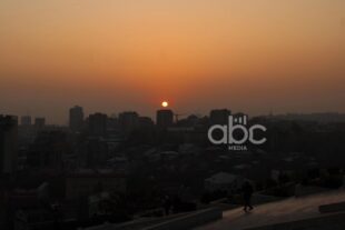 Загрязнённый воздух Еревана на фоне красивого заката: фоторепортаж