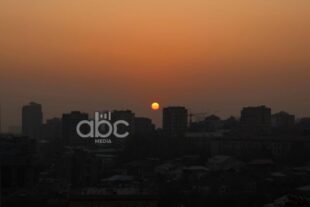 Загрязнённый воздух Еревана на фоне красивого заката: фоторепортаж