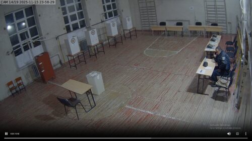 Двери и окна за избирательными кабинками: выявлены нарушения в оборудовании избирательных участков