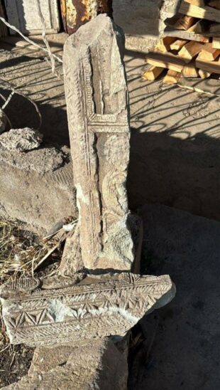 В общине Лернаовит Лорийской области при замене газовых труб обнаружен уникальный памятник раннего средневековья (фото)