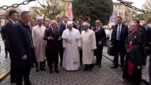 Թուրքիայում գտնվող Հռոմի պապն այցելել է Ստամբուլի հայտնի Կապույտ մզկիթ