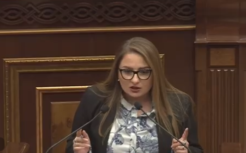 Я глубоко сомневаюсь, что арестованные сегодня блогеры использовали более грубую лексику, чем вы, но мы не видим, чтобы СНБ пришла вас забрать: Кристине Варданян —Пашиняну Я глубоко сомневаюсь, что арестованные сегодня блогеры использовали более грубую лексику, чем вы, но мы не видим, чтобы СНБ пришла вас забрать: Кристине Варданян —Пашиняну