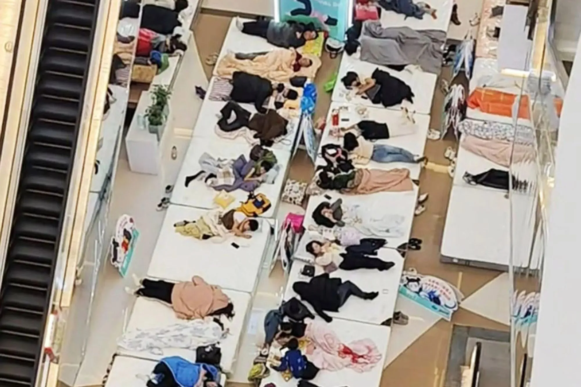 Չինաստանում ընտրել են «ամենածույլ մարդուն»․ նա անշարժ պառկած է մնացել 33 ժամ Չինաստանում ընտրել են «ամենածույլ մարդուն»․ նա անշարժ պառկած է մնացել 33 ժամ