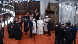 Թուրքիայում գտնվող Հռոմի պապն այցելել է Ստամբուլի հայտնի Կապույտ մզկիթ