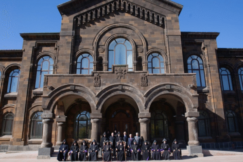 Началось заседание Верховного Духовного Совета, в ходе которого также обсуждался вопрос антицерковной кампании