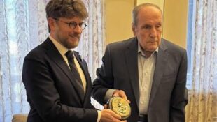 Тер-Петросян около часа беседовал с послом Франции