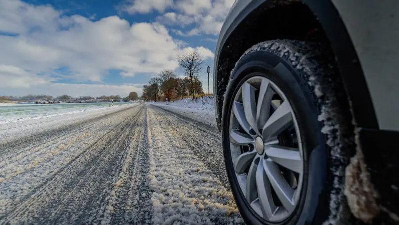 Նոյեմբերի 15-ից ձմեռային անվադողերով երթևեկելը պարտադիր պահանջ է․ ՆԳՆ Նոյեմբերի 15-ից ձմեռային անվադողերով երթևեկելը պարտադիր պահանջ է․ ՆԳՆ