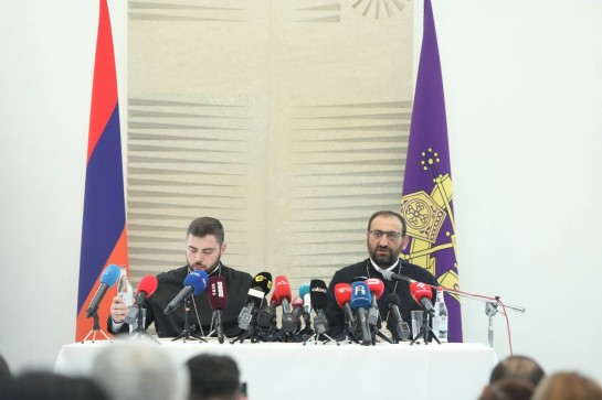 Այս պահին ծառայությունս դադարեցնելու կարիք չեմ տեսնում․ Արշակ սրբազան Այս պահին ծառայությունս դադարեցնելու կարիք չեմ տեսնում․ Արշակ սրբազան