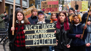 Գերմանիայում դպրոցականները դուրս են եկել զինծառայության դեմ ցույցերի․ (լուսանկարներ)