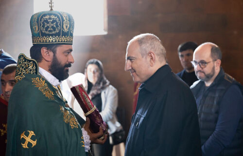 GALLUP: Более 50% граждан негативно оценивают участие Пашиняна в «литургиях»