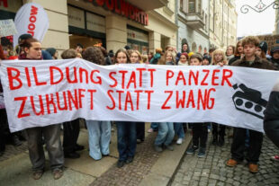 Գերմանիայում դպրոցականները դուրս են եկել զինծառայության դեմ ցույցերի․ (լուսանկարներ)