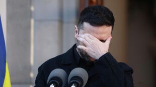 Захарова: Зеленский загнан в угол, он начал шантажировать Запад