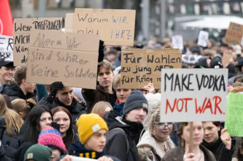 Գերմանիայում դպրոցականները դուրս են եկել զինծառայության դեմ ցույցերի․ (լուսանկարներ)