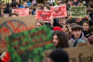 Գերմանիայում դպրոցականները դուրս են եկել զինծառայության դեմ ցույցերի․ (լուսանկարներ)