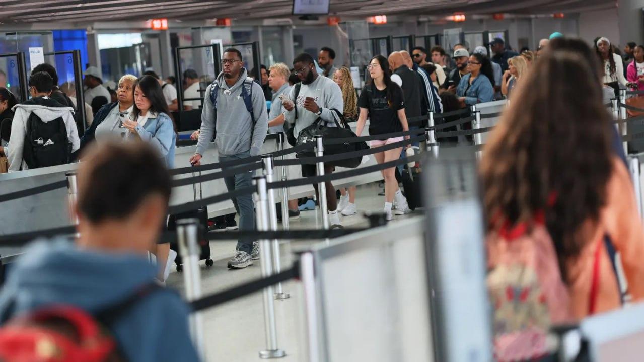 Туристам из 42 стран необходимо предоставить историю активности в социальных сетях за последние 5 лет для въезда в США Туристам из 42 стран необходимо предоставить историю активности в социальных сетях за последние 5 лет для въезда в США