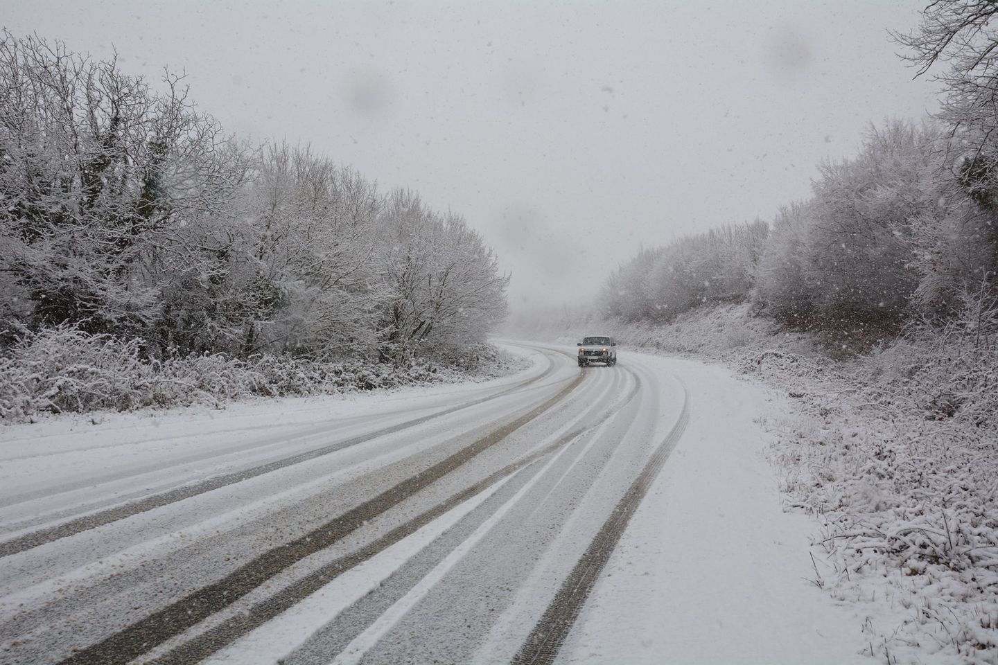 Снегопад на перевале Варденяц, в Севане и Вайке: каково состояние дорог? Снегопад на перевале Варденяц, в Севане и Вайке: каково состояние дорог?