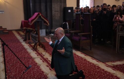 Զրկված եմ պատարագներին մասնակցելուց, քրիստոսադավներն արգելել են անգամ խունկի հոտն առնել բանտախցում․ Վարդան Ղուկասյան