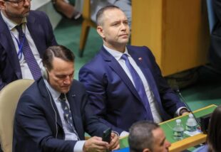 Polish foreign minister says Zelensky should have requested meeting with country’s president during visit to Poland