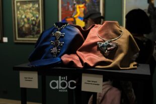 «Искусство как внутренний полет человека»: выставка в Союзе художников в фоторепортаже