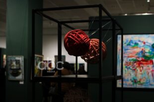 «Искусство как внутренний полет человека»: выставка в Союзе художников в фоторепортаже