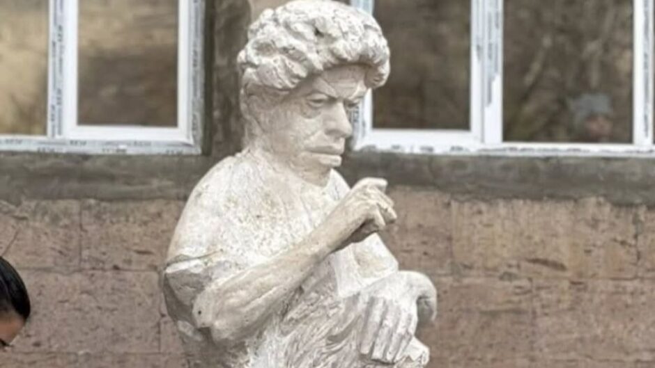 Իմ պատկերացմամբ՝ հանճարեղ գործ եմ ստեղծել. Լևոն Թոքմաջյանը՝ Սևակի կիսանդրու շուրջ քննադատությունների մասին