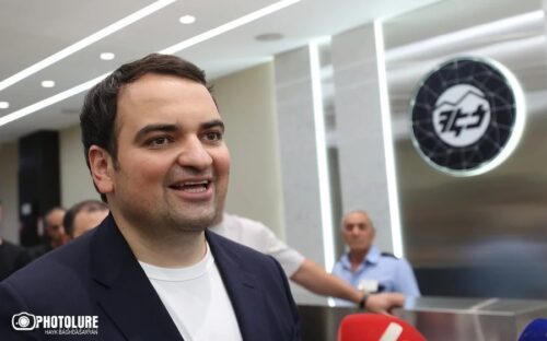 После стоматологической клиники они могут направить запрос, например, парикмахеру Нарека Карапетяна: движение «Мер дзевов» о запросах Военной полиции