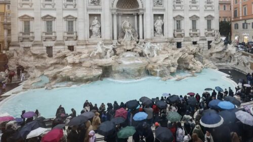 Tourists to pay 2 euros to get to Rome’s Trevi Fountain