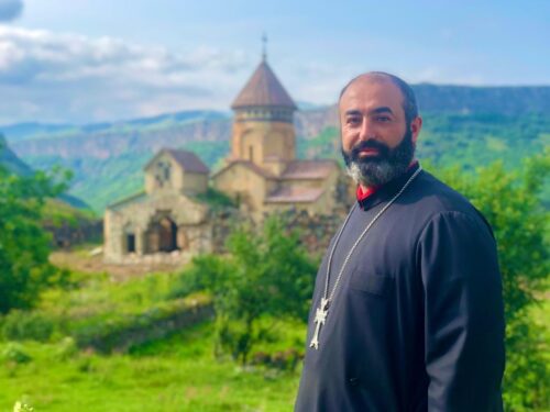 Это была наглая провокация: ABC Media поговорила с отцом Вртанесом, у которого случился сердечный приступ