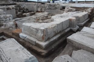 Կեչառիսում հայտնաբերվել են միջնադարյան տապանաքարեր և համալիրի ամենահին եկեղեցին