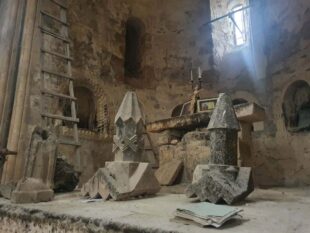 Азербайджанцы осквернили монастырь  XVII века Ериц Манканц в Мартакерте