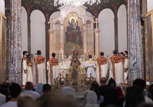 Первопрестольный: О неканоничности отсутствия имен Католикоса всех армян и епархиального предстоятеля во время Святой Литургии