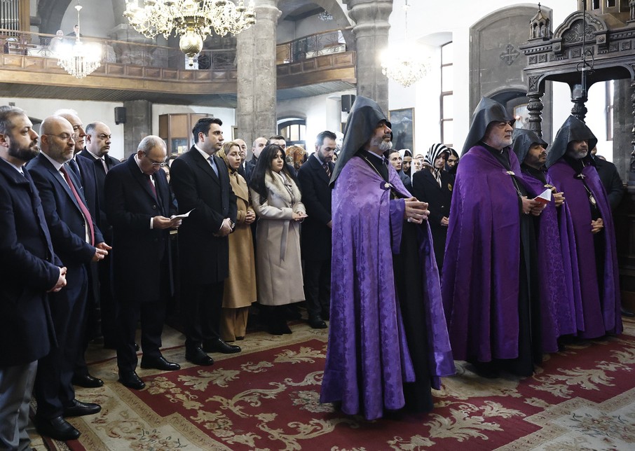 Կանոնախախտ եպիսկոպոսներին հորդորում ենք դադարեցնել խոտոր ընթացքը և վերադառնալ կանոնական դաշտ. Մայր Աթոռ