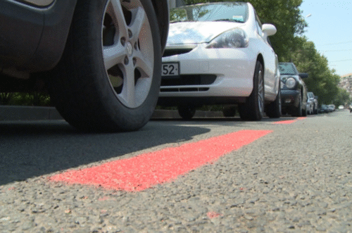 Граждане продолжат дорого платить за парковку на «красных линиях»