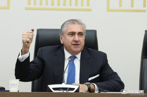 Попытка установления циничной тирании: Артур Хачатрян об аресте архиепископа Аршака