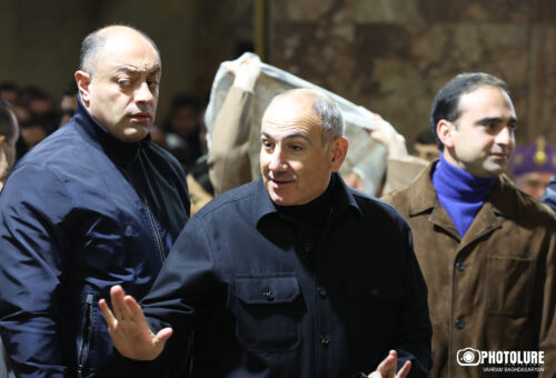 Փաշինյանն անձնուրացորեն քանդում է հայկական պետականության վերջին հիմքերը․ EADaily