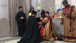 Ամոթ ու նախատինք Ձեզ, որ հարեցիք նենգադավ ու դավաճան եպիսկոպոսներին՝ մերօրյա հուդաներին ու կայեններին. Ասողիկ աբեղա Կարապետյան