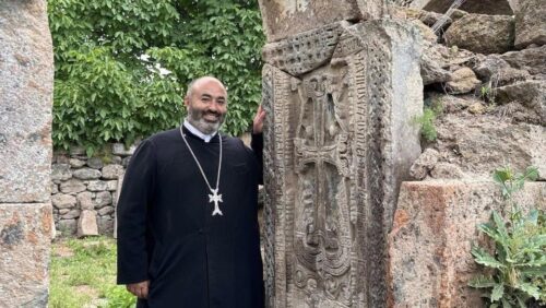 Как себя чувствует отец Вртанес?