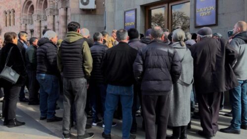 Արցախցիներն ուզում են Երևանի կենտրոնո՞ւմ ապրել․ Արցախի պետնախարարը պատմել է փողոցում իր և Արայիկ Հարությունյանի հանդիպման մասին