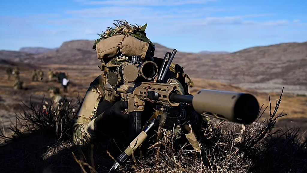 Франция призывает НАТО провести военные учения в Гренландии Франция призывает НАТО провести военные учения в Гренландии