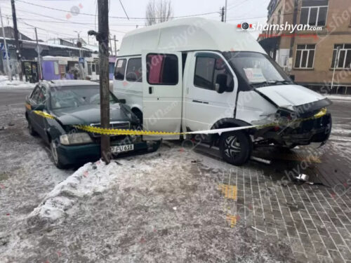 В Гюмри столкнулись легковой автомобиль «Газель» и «Мерседес», есть пострадавшие