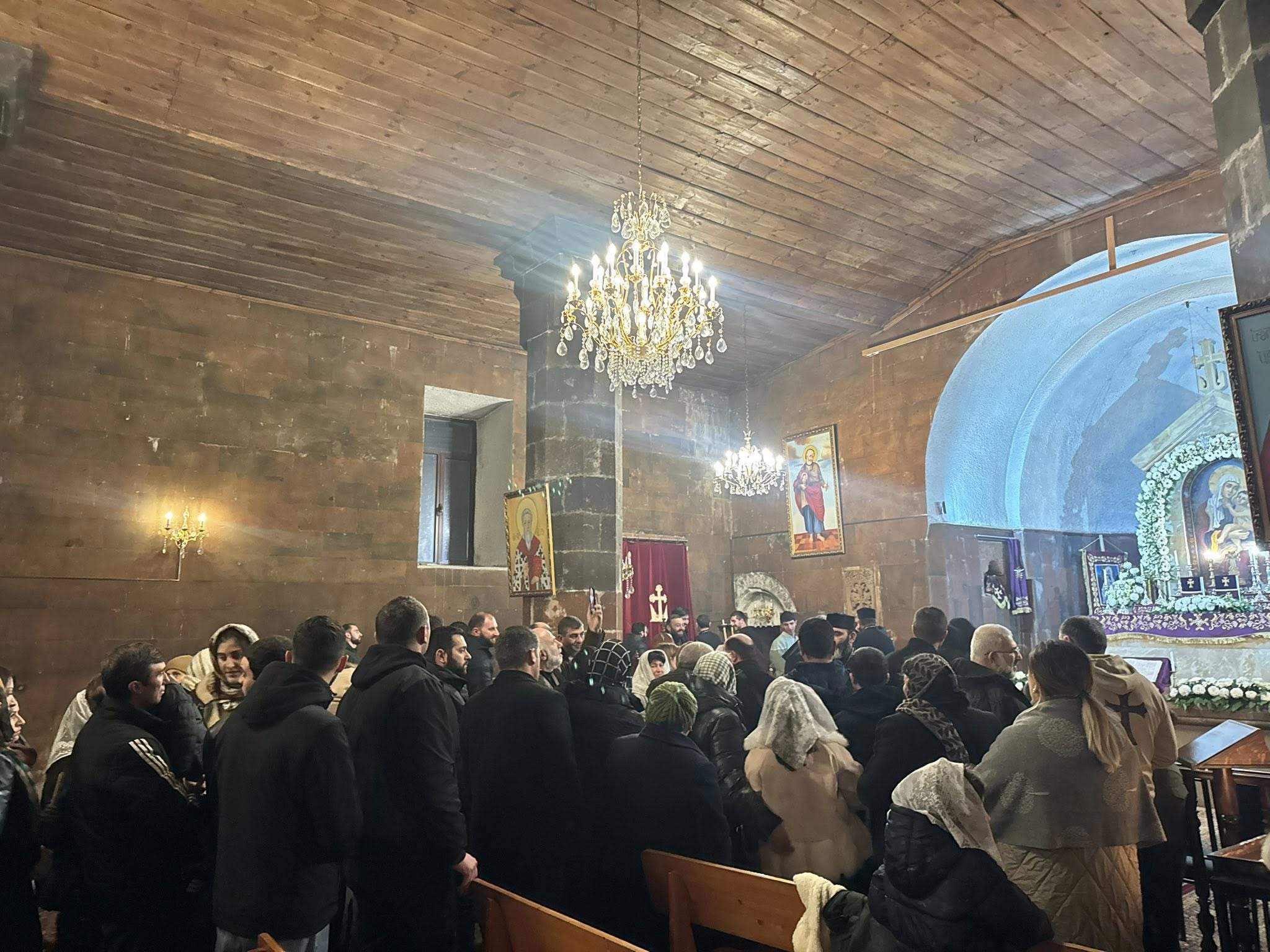 Հոգևորականները Թալինի եկեղեցում սրբագործելու կարգ են կատարել (լուսանկարներ) Հոգևորականները Թալինի եկեղեցում սրբագործելու կարգ են կատարել (լուսանկարներ)