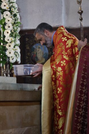 Հոգևորականները Թալինի եկեղեցում սրբագործելու կարգ են կատարել (լուսանկարներ)