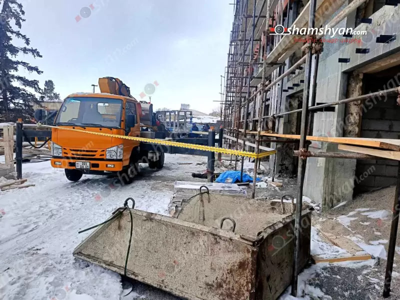 В Севане во время ремонта здания, принадлежащего известному олигарху, мастера упали с высоты 12 метров, один погиб В Севане во время ремонта здания, принадлежащего известному олигарху, мастера упали с высоты 12 метров, один погиб