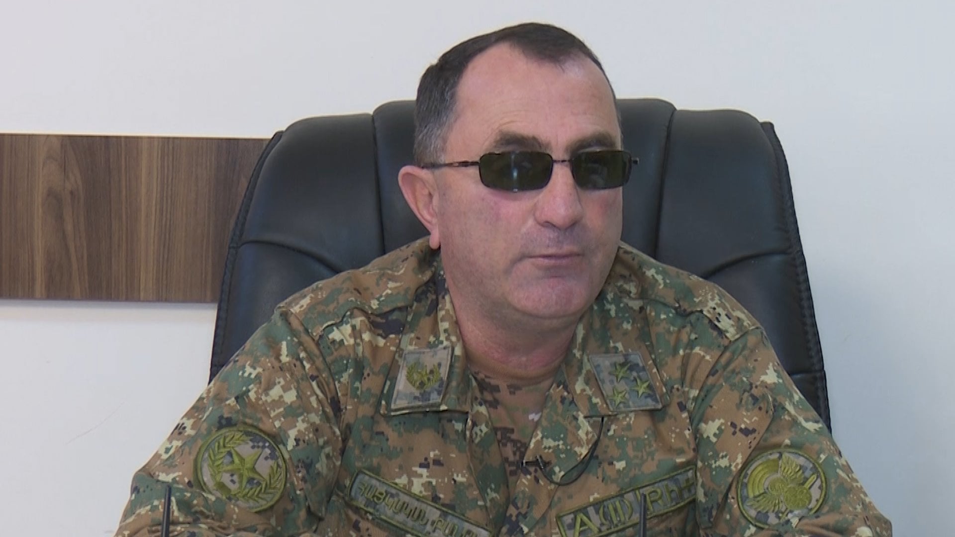 Генерал-майор Карен Шакарян лишен звания Героя Арцаха Генерал-майор Карен Шакарян лишен звания Героя Арцаха